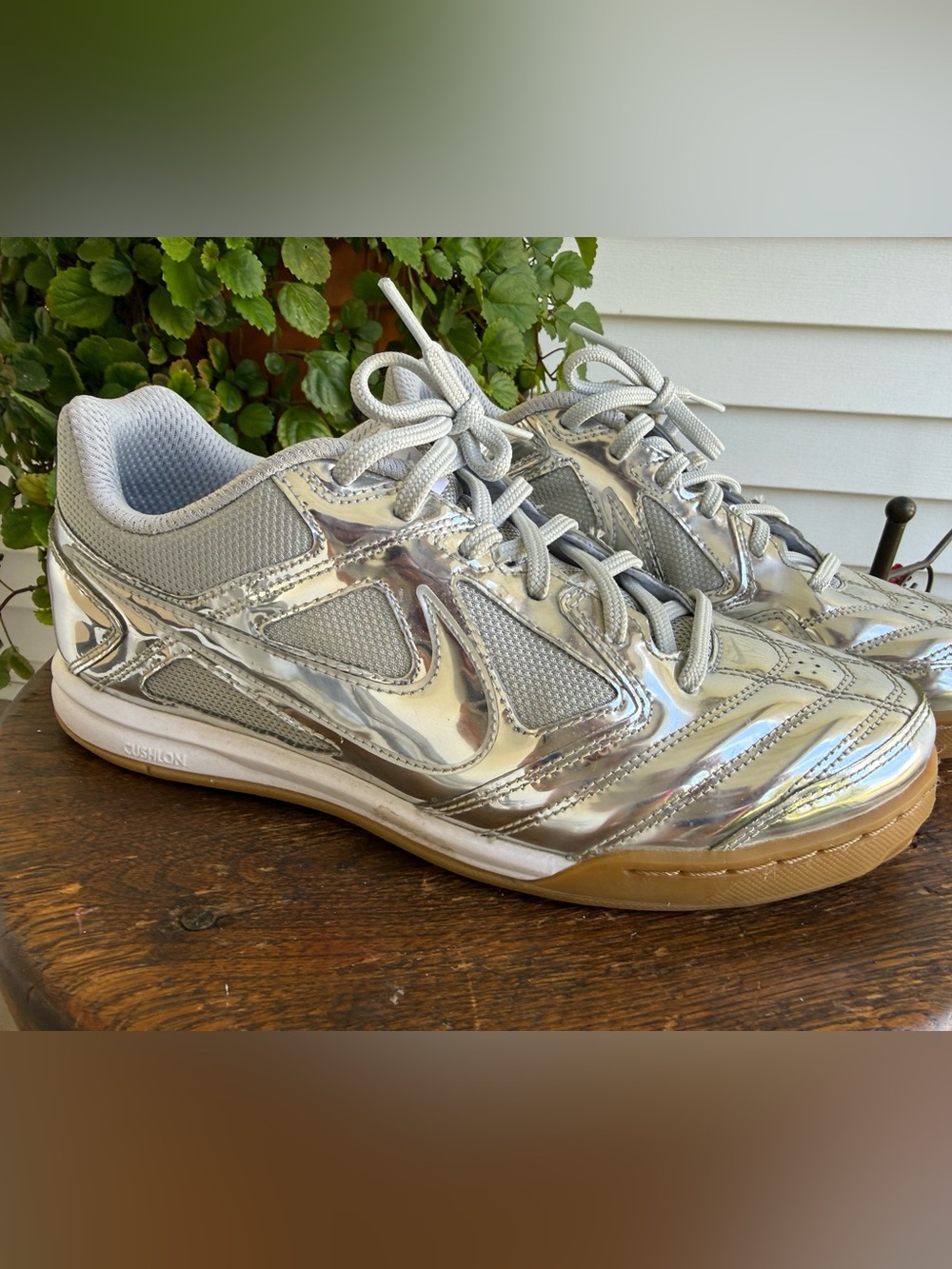 Nike Gato LV8 silver chrome